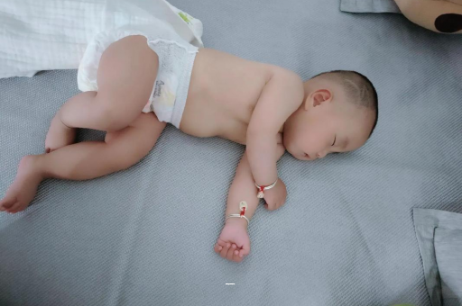 芜湖宝宝先长上牙还是下牙